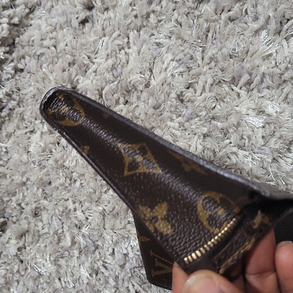 Louis Vuitton Cosmetics Pouch / Pochette - Picture 4 of 16